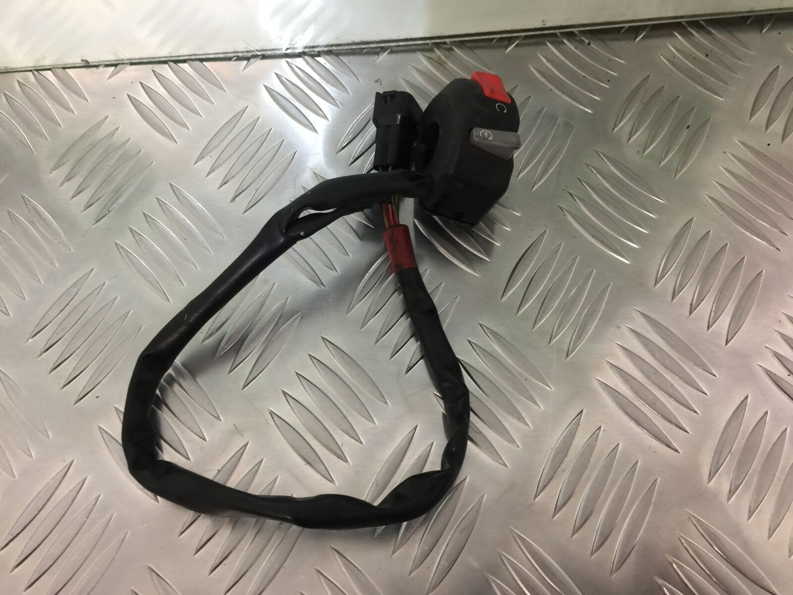 KAWASAKI Z1000 Z 1000 RIGHT SWITCH GEAR   YEAR 2007-2009  (STOCK 927)