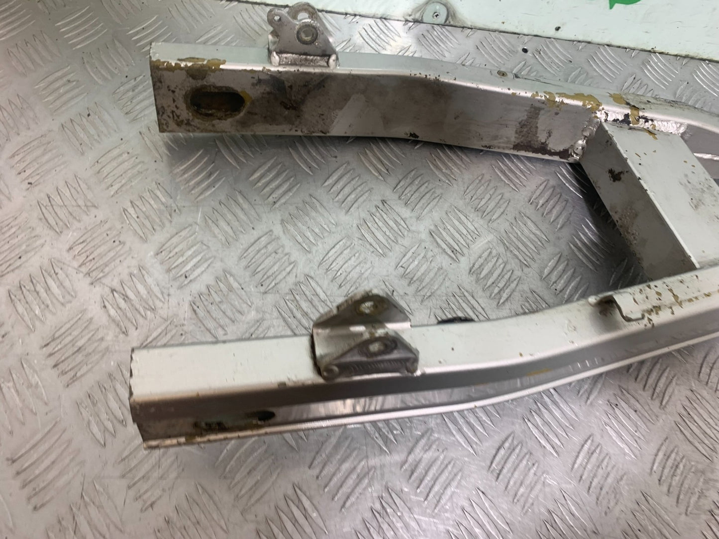 SUZUKI GSX750 INAZUMA SWINGARM  YEAR 1998-2003 (CMB1308)