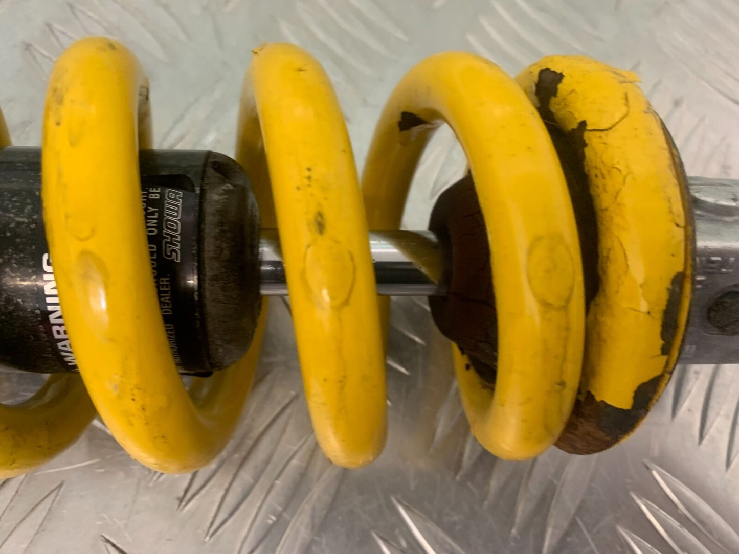 TRIUMPH 955I SPRINT RS REAR SHOCK YEAR 1999-04 (STOCK 989)