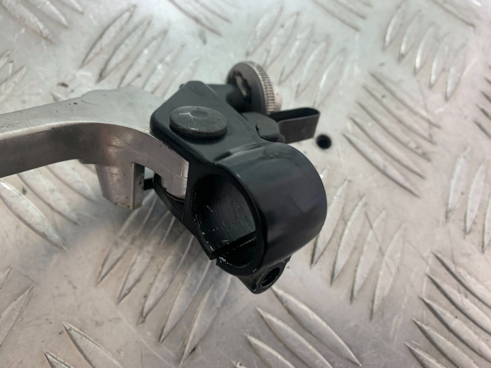 YAMAHA XJ6 XJ6-S CLUTCH LEVER AND BRACKET YEAR 2009-2015  (CMB1070)