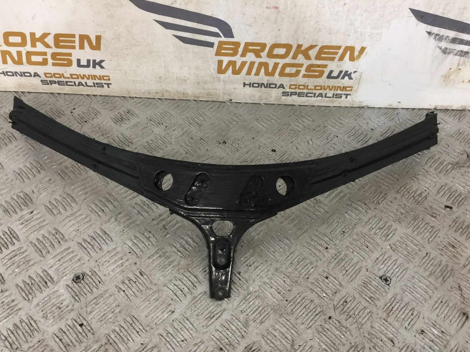 HONDA GL1800 GL 1800 SCREEN BRACKET   YEAR 2004-10 ABS (STOCK 890)