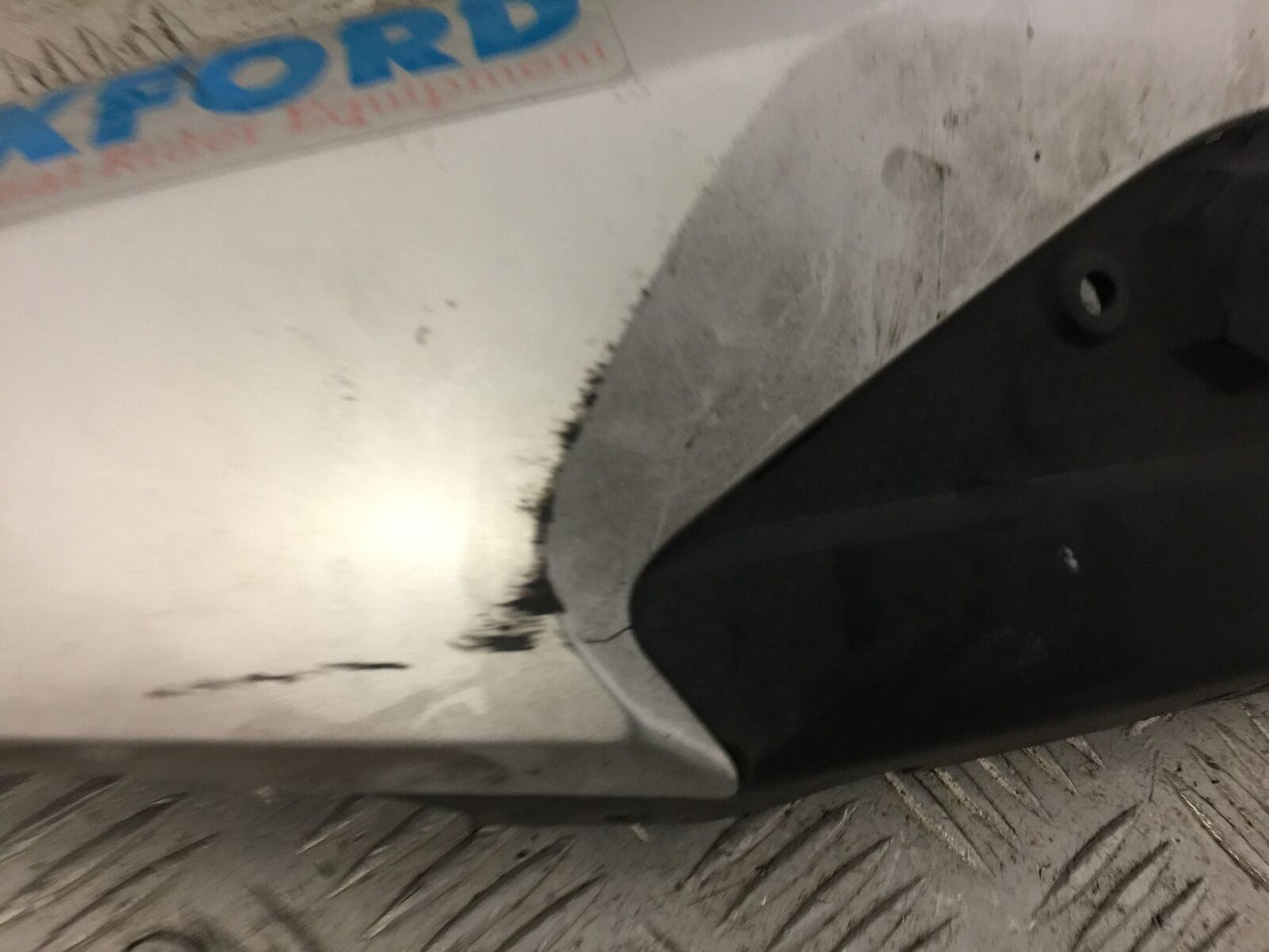 YAMAHA MT09 MT-09 TRACER LEFT SEAT PANEL   YEAR 2017 (STOCK 663)