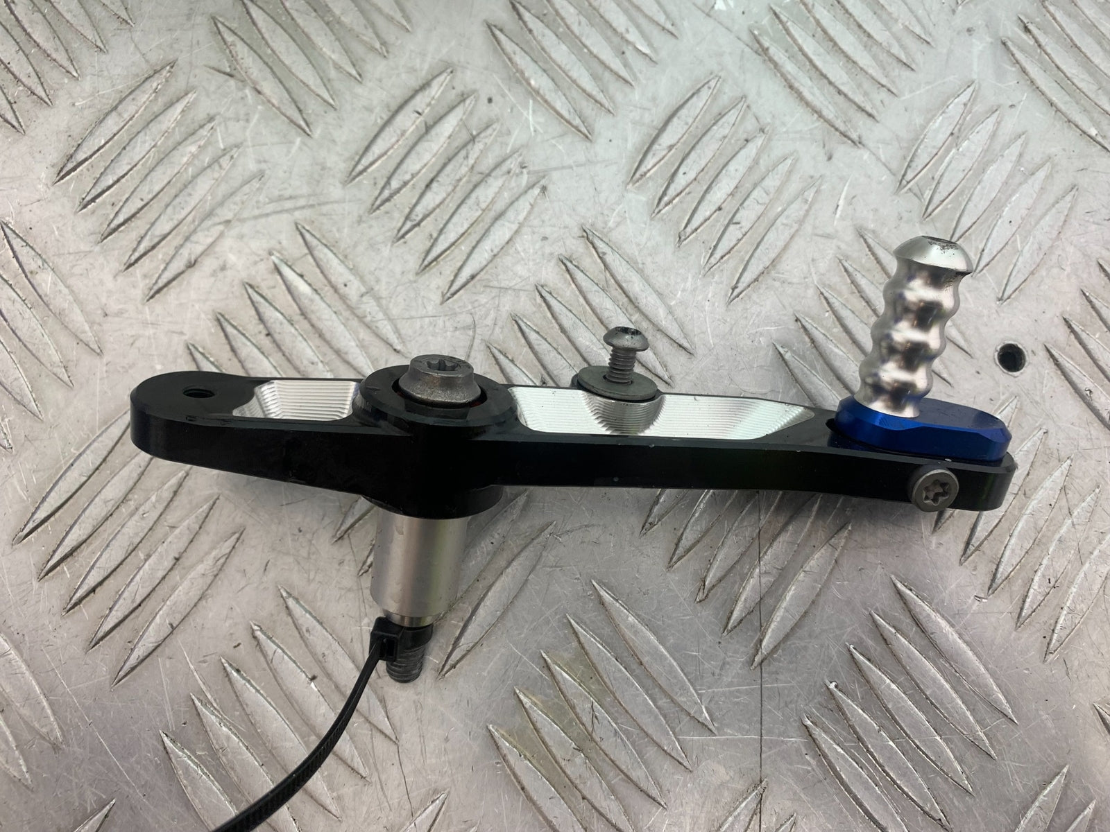 BMW M1000 R  LEFT FRONT HANGER HANGER YEAR 2023-2024 (CMB1140)