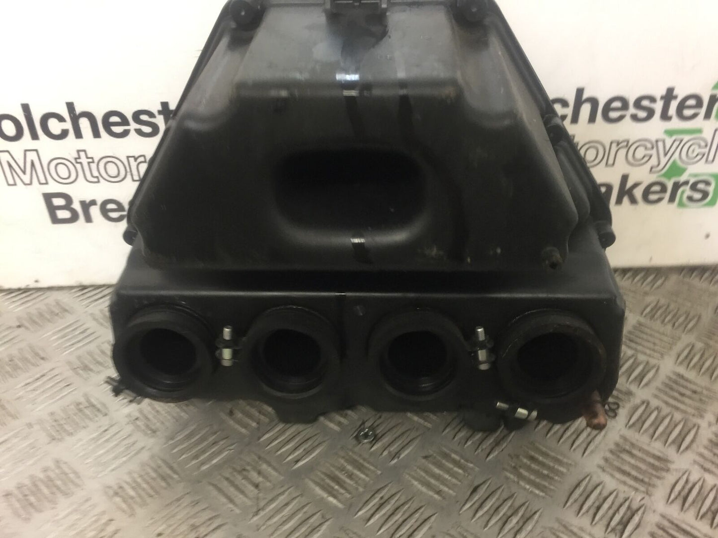 YAMAHA XJ6 XJ6-S AIR BOX  YEAR 2010 (STOCK 383)