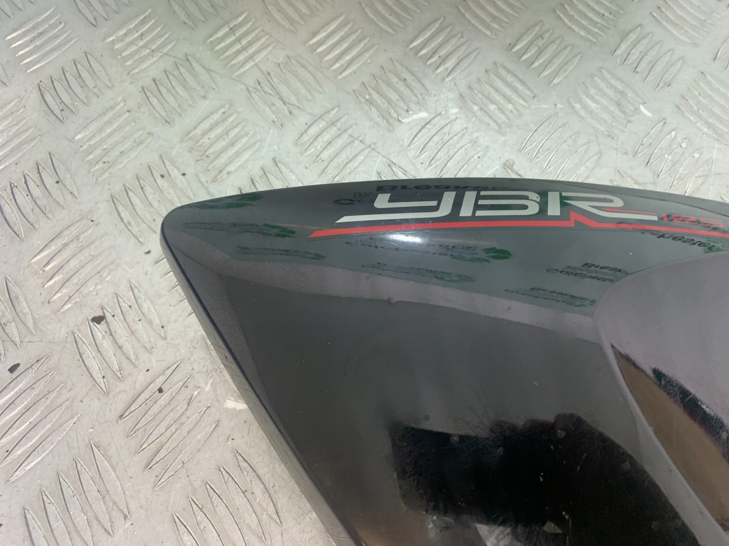 YAMAHA YBR125 YBR 125 LEFT TANK PANEL  YEAR 2010-2017 (CMB1163)