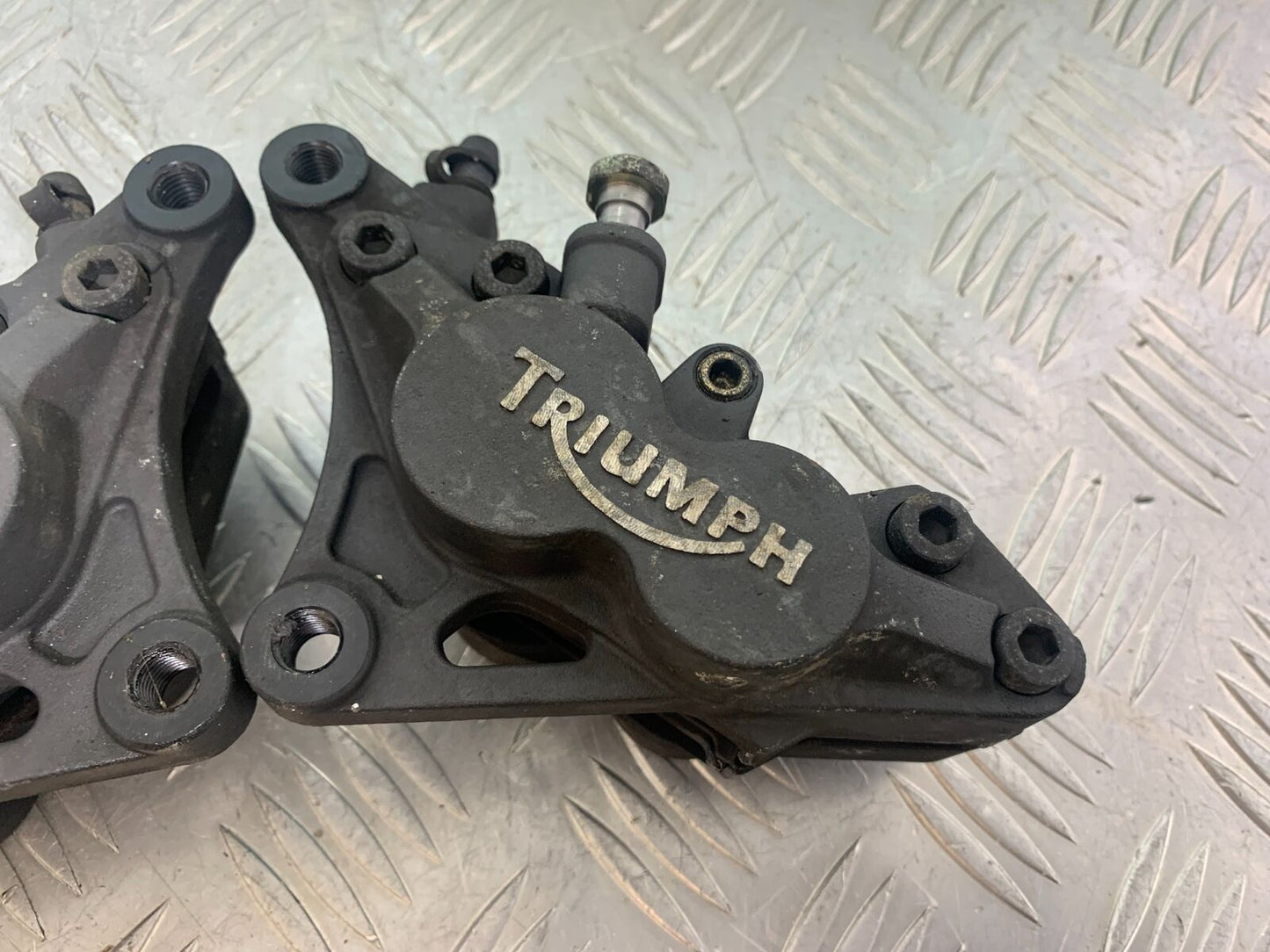 TRIUMPH 955i SPRINT ST FRONT BRAKE CALIPERS  YEAR 1999-2004 (CMB1124)