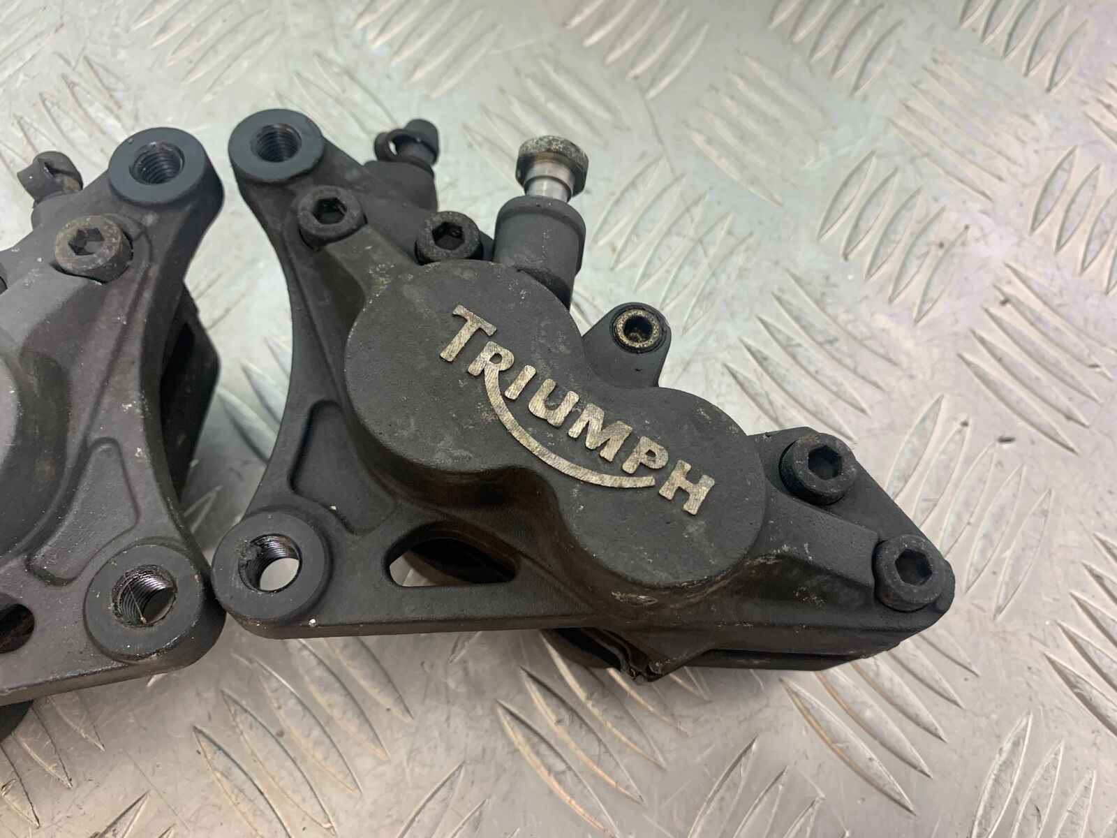 TRIUMPH 955i SPRINT ST FRONT BRAKE CALIPERS  YEAR 1999-2004 (CMB1124)