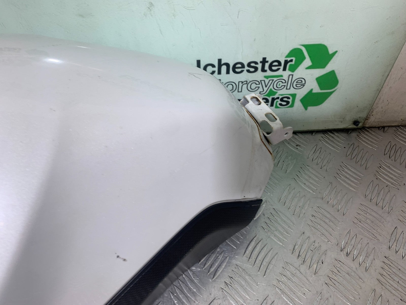 YAMAHA XJ6 XJ6-S PETROL TANK  YEAR 2009-2015  (CMB1212)