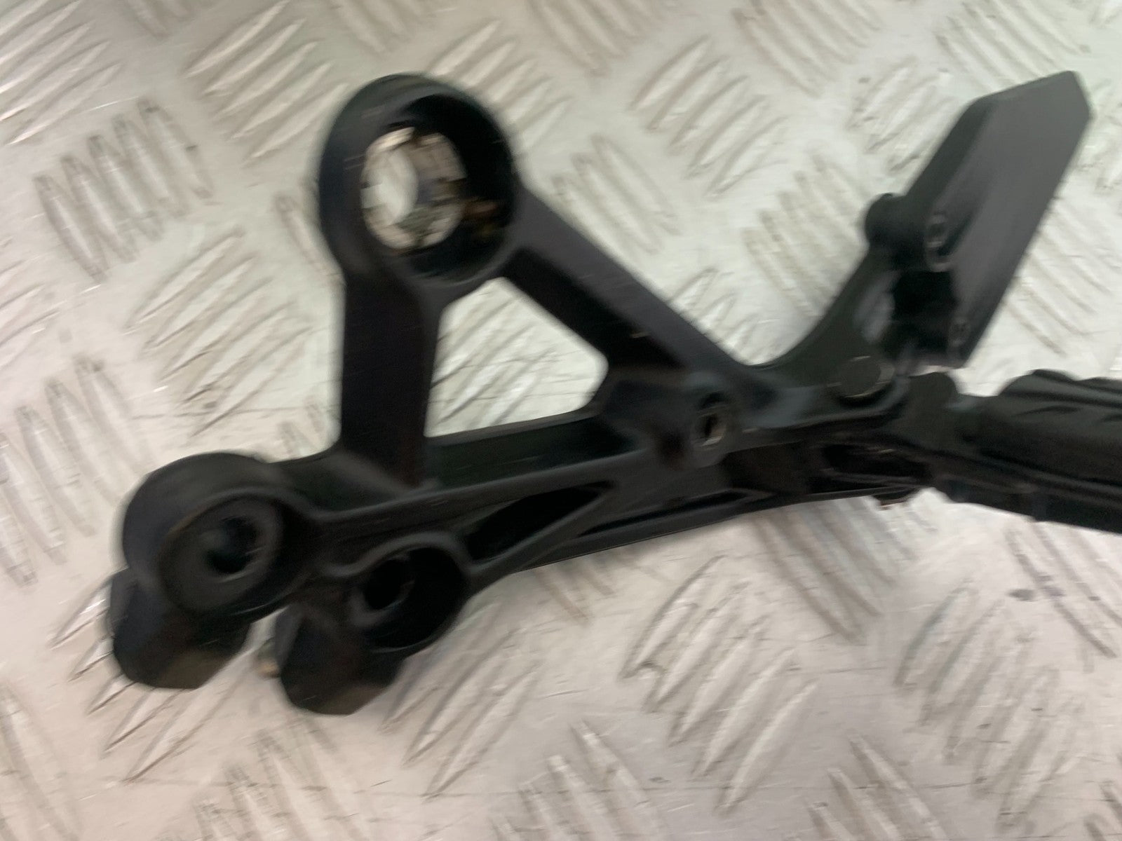KTM DUKE 390 FRONT LEFT HANGER YEAR 2017- 2023 (CMB1314)