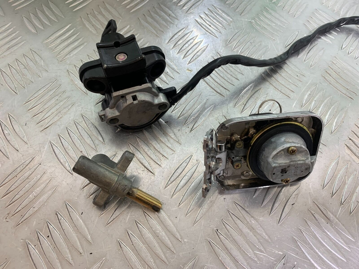 KAWASAKI ER5 ER 5 LOCKS AND KEYS  YEAR 1997-2007 (CMB1003)