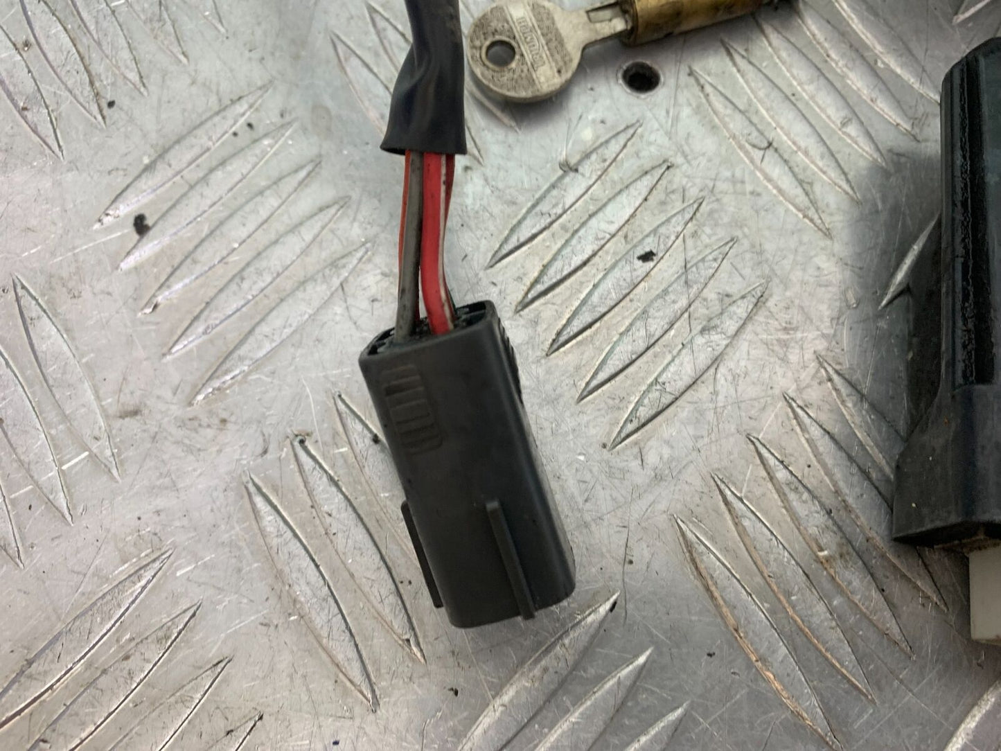 TRIUMPH THUNDERBIRD 1600 ECU LOCKS KEY  YEAR 2011 (CMB1107)