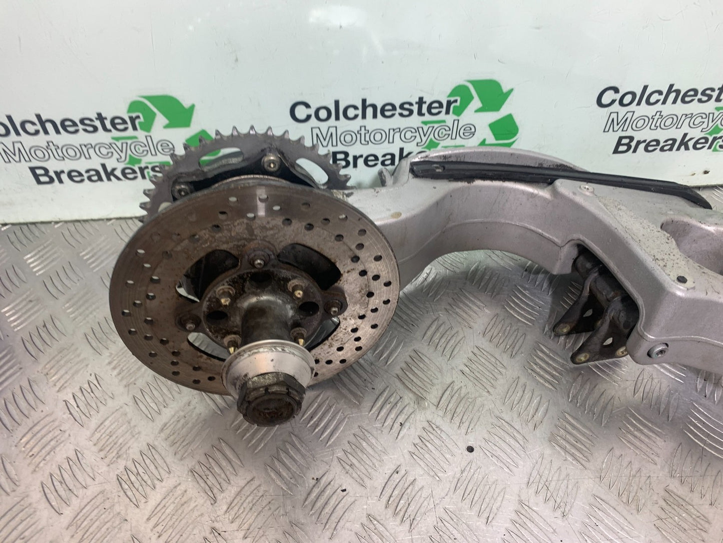 TRIUMPH 955i SPRINT ST SWINGARM   1999-2004 (CMB1176)