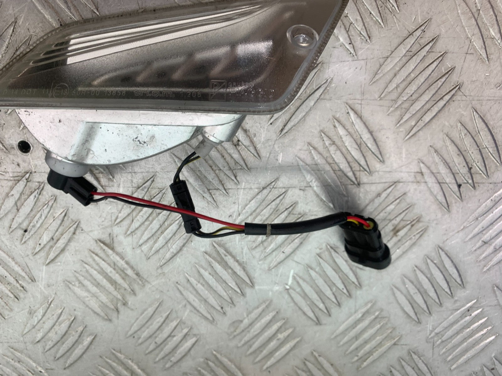 PIAGGIO VESPA GTS 125 FRONT NDICATORS  YEAR 2009-2014  (CMB1261)