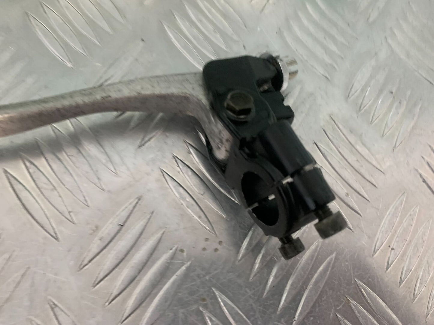 TRIUMPH 955I SPRINT RS CLUTCH LEVER AND BRACKET YEAR 1999-04 (STOCK 989)