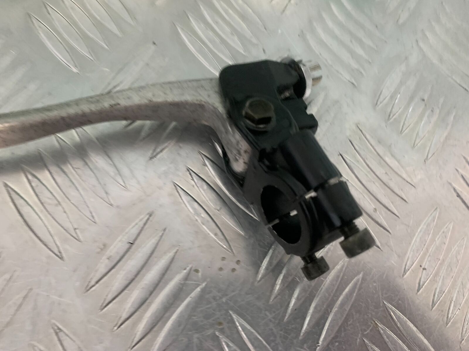 TRIUMPH 955I SPRINT RS CLUTCH LEVER AND BRACKET YEAR 1999-04 (STOCK 989)