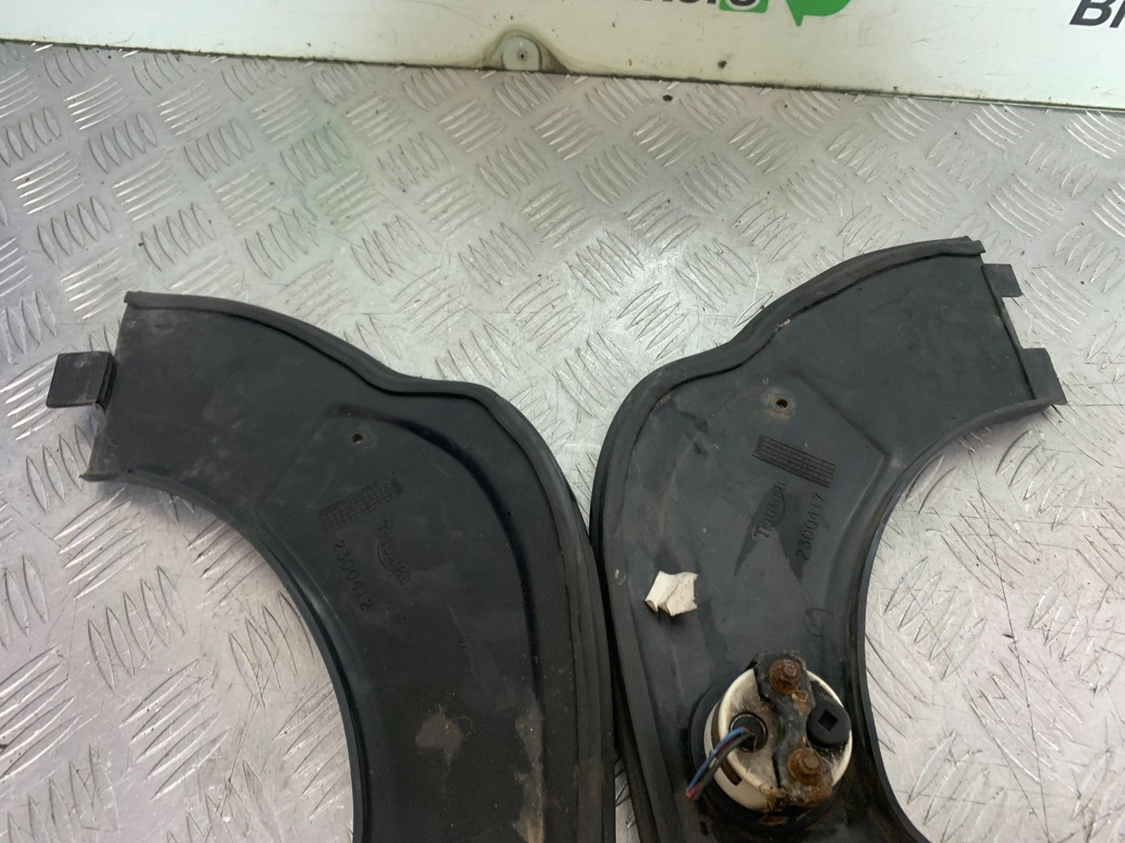 TRIUMPH TROPHY 900 LEFT AND RIGHT TOP INNER INFILLS   YEAR 1991-95 (CMB1251)