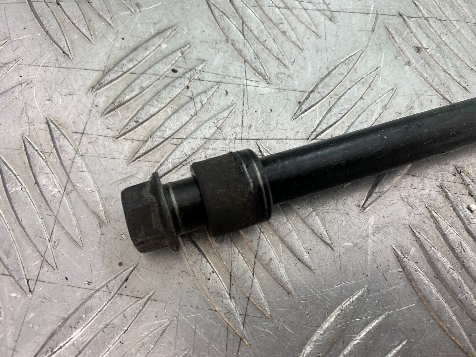 YAMAHA XMAX 300 FRONT WHEEL SPINDLE  YEAR 2017-2020 (CMB1218)