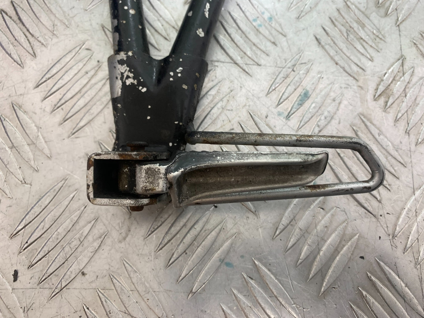 SUZUKI GSF600 GSF 600 BANDIT LEFT REAR HANGER   YEAR 2001-2003 (CMB1157)