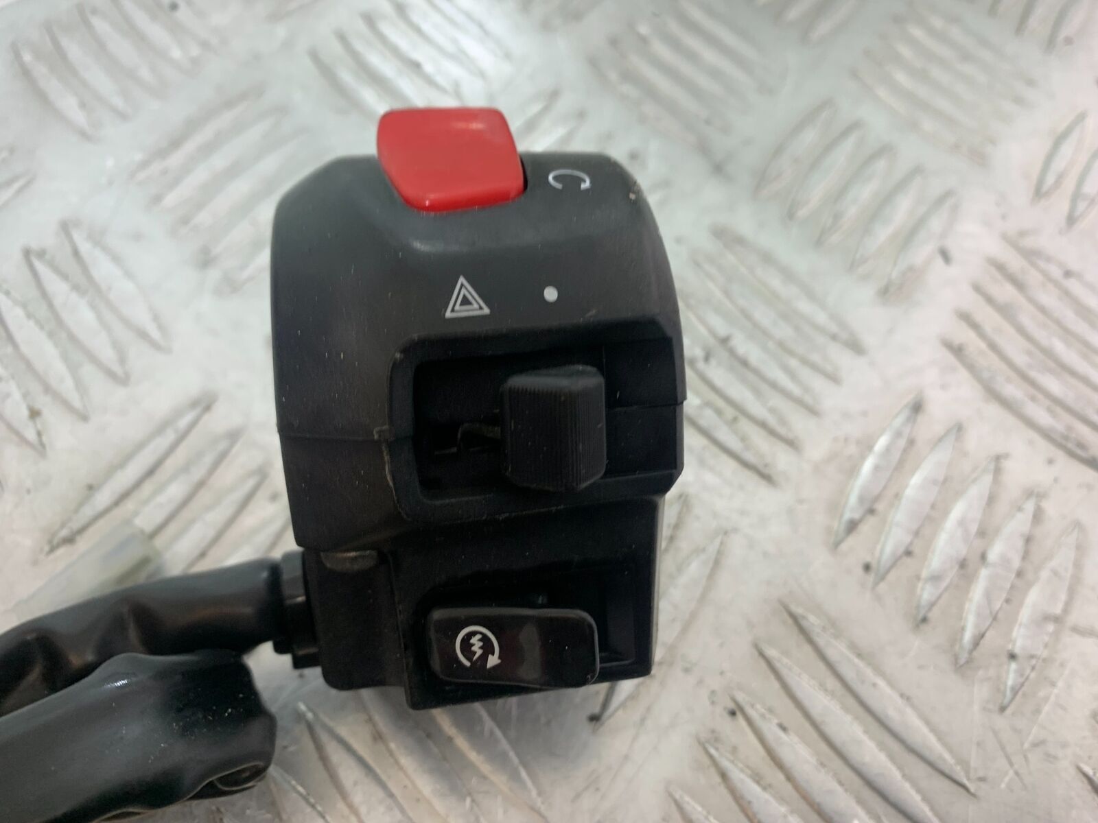 SUZUKI AN400 AN 400 BURGMAN RIGHT SWITCH GEAR  YEAR 2017-2024 (CMB1118)