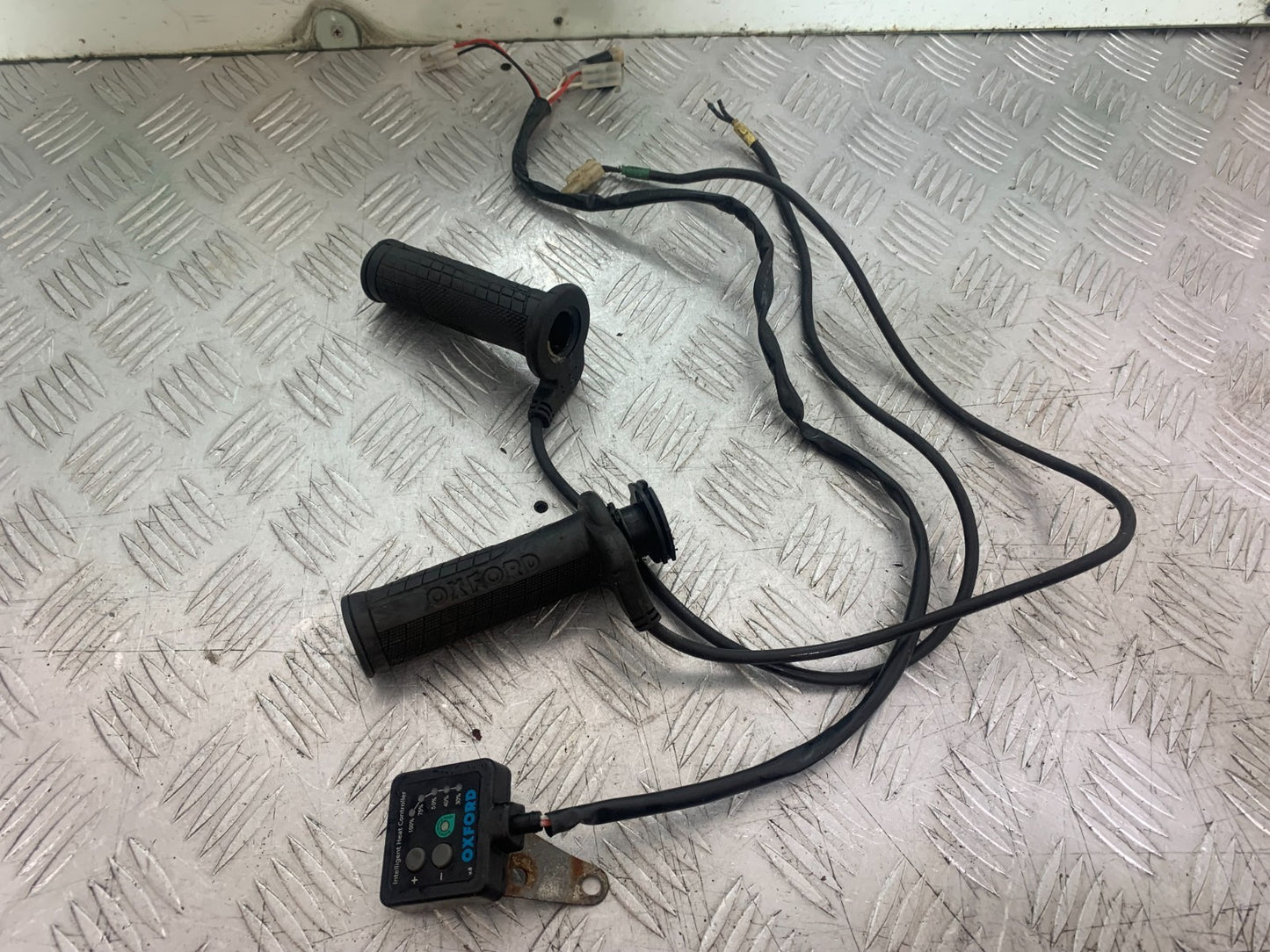 ROYAL ENFIELD HIMALAYAN 411 HEATED GRIPS  YEAR 2018-2023 (CMB1322)