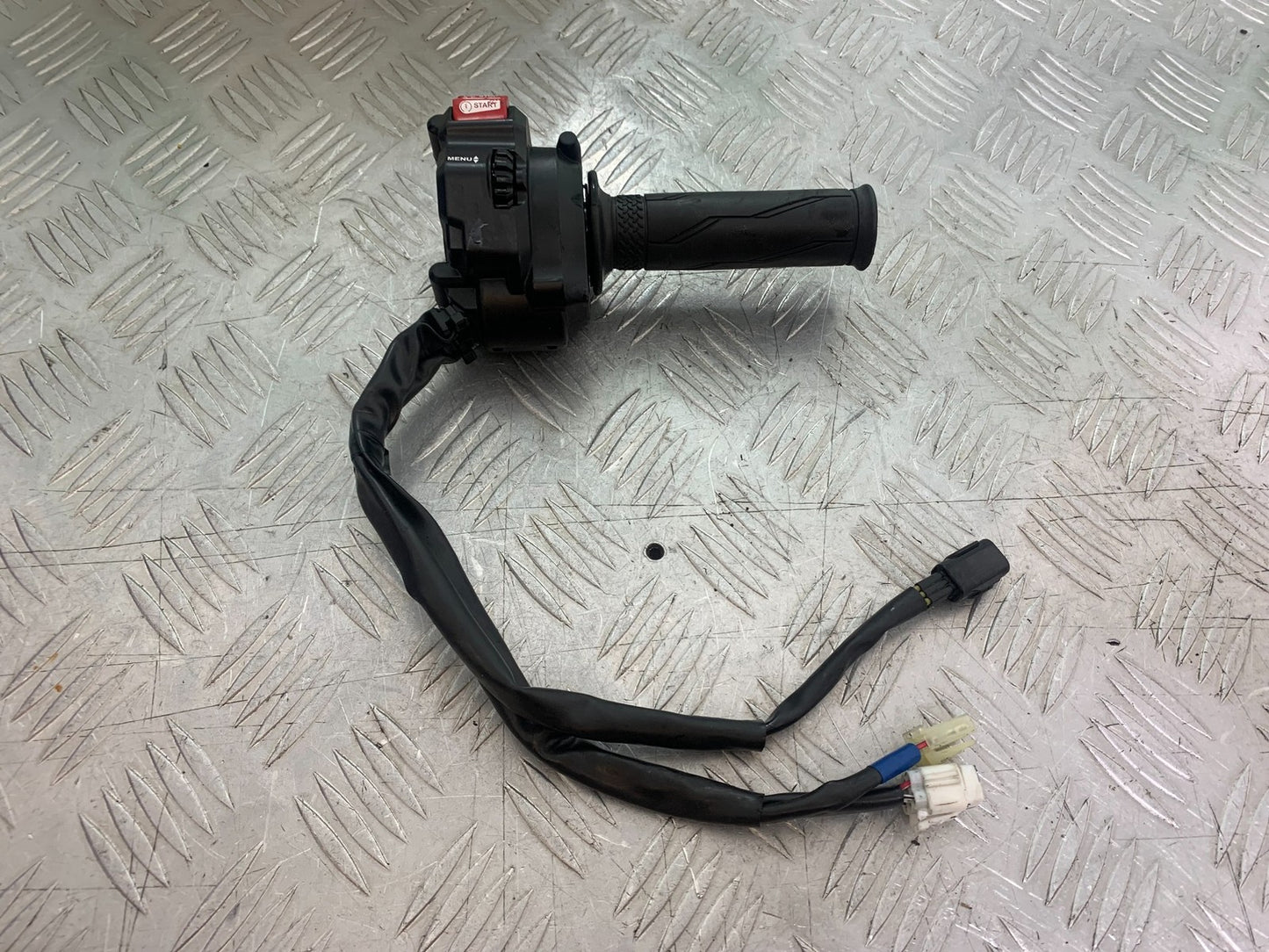 YAMAHA XSR900 XSR 900 RIGHT SWITCH GEAR YEAR 2022-2024 (CMB1215)