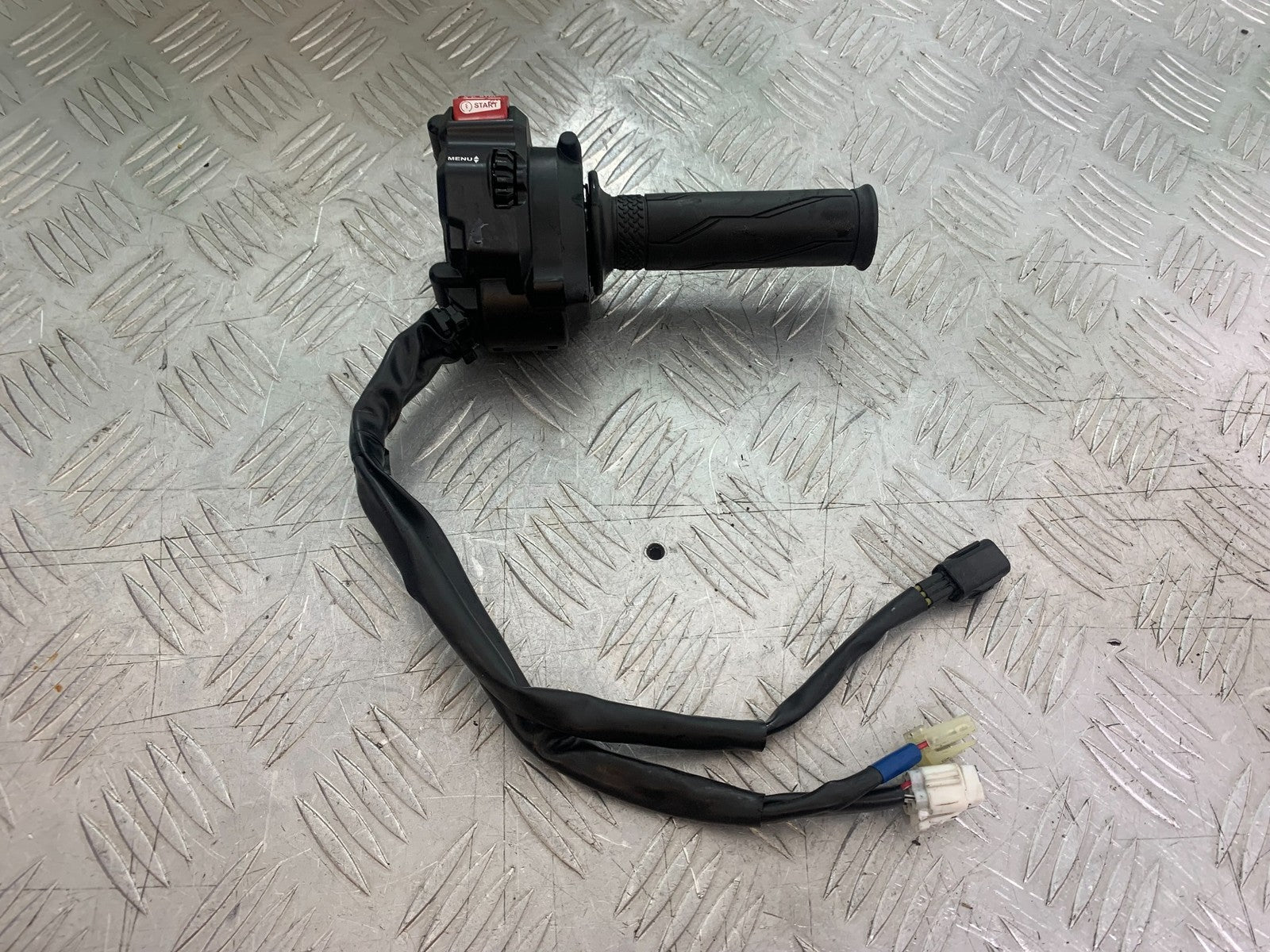 YAMAHA XSR900 XSR 900 RIGHT SWITCH GEAR YEAR 2022-2024 (CMB1215)