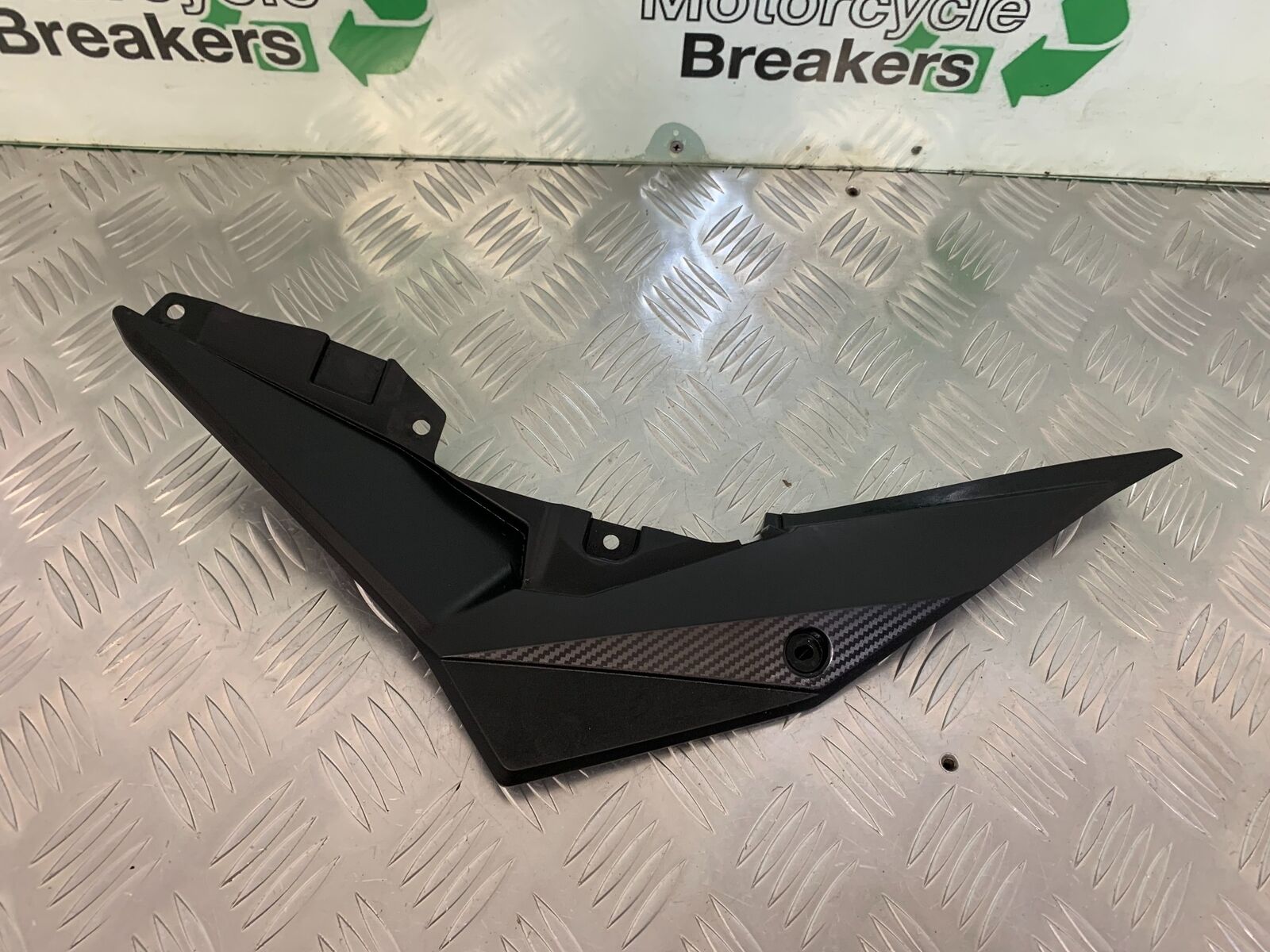 HONDA CB500 F CB500F LEFT SEAT PANEL YEAR 2022 (STOCK 951)