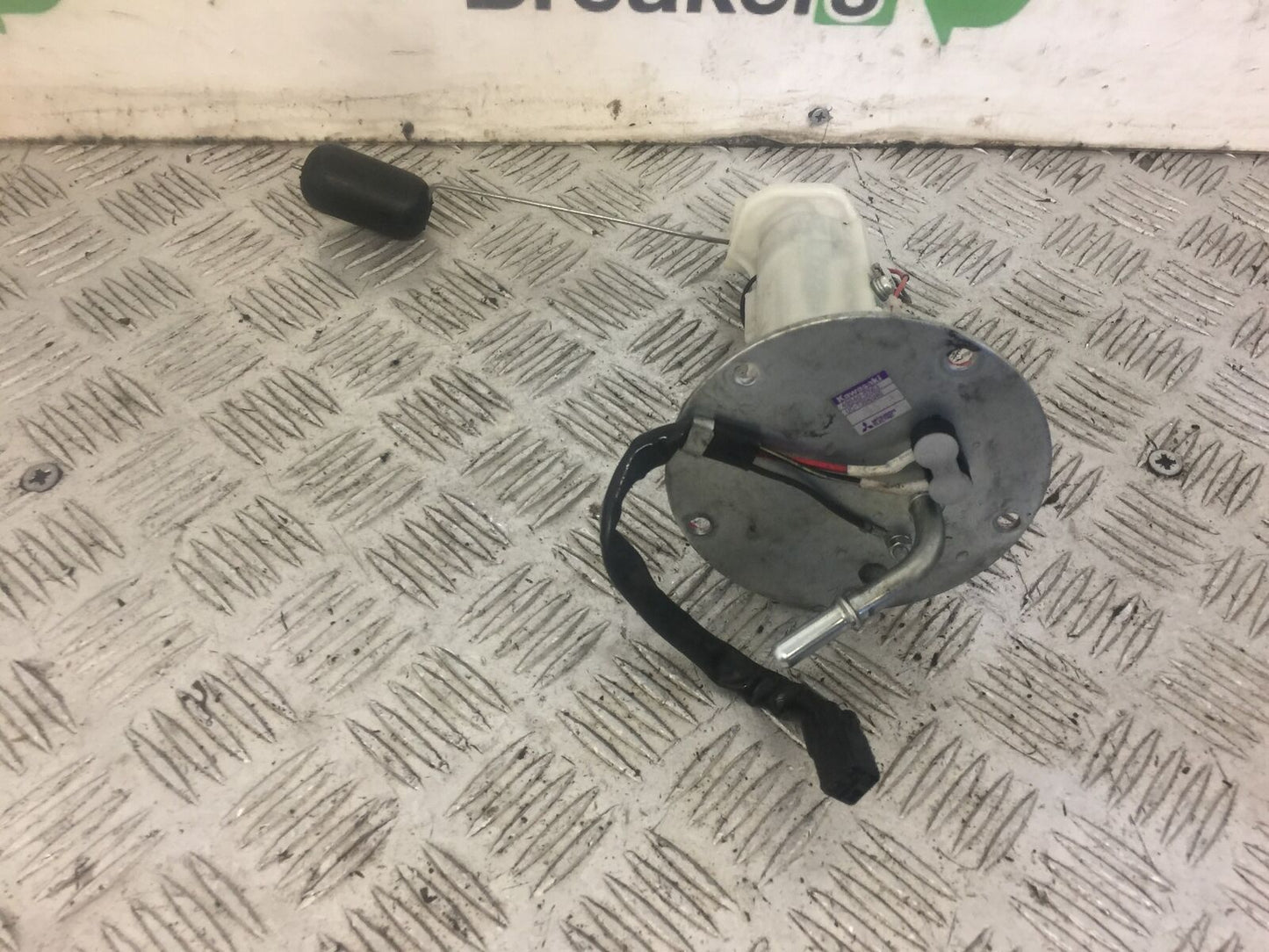 KAWASAKI NINJA 400 PETROL PUMP  YEAR 2019  (STOCK 635)