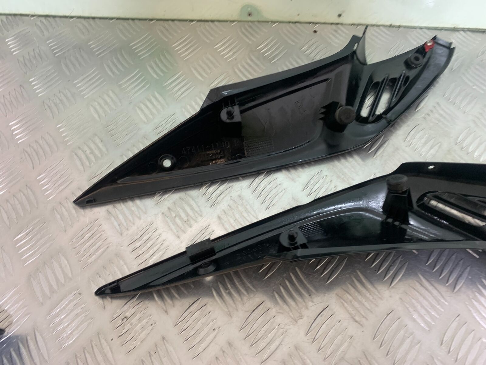 SUZUKI DL 650 V-STROM LEFT AND RIGHT SIDE VENTS    YEAR 2016 (STOCK 996)