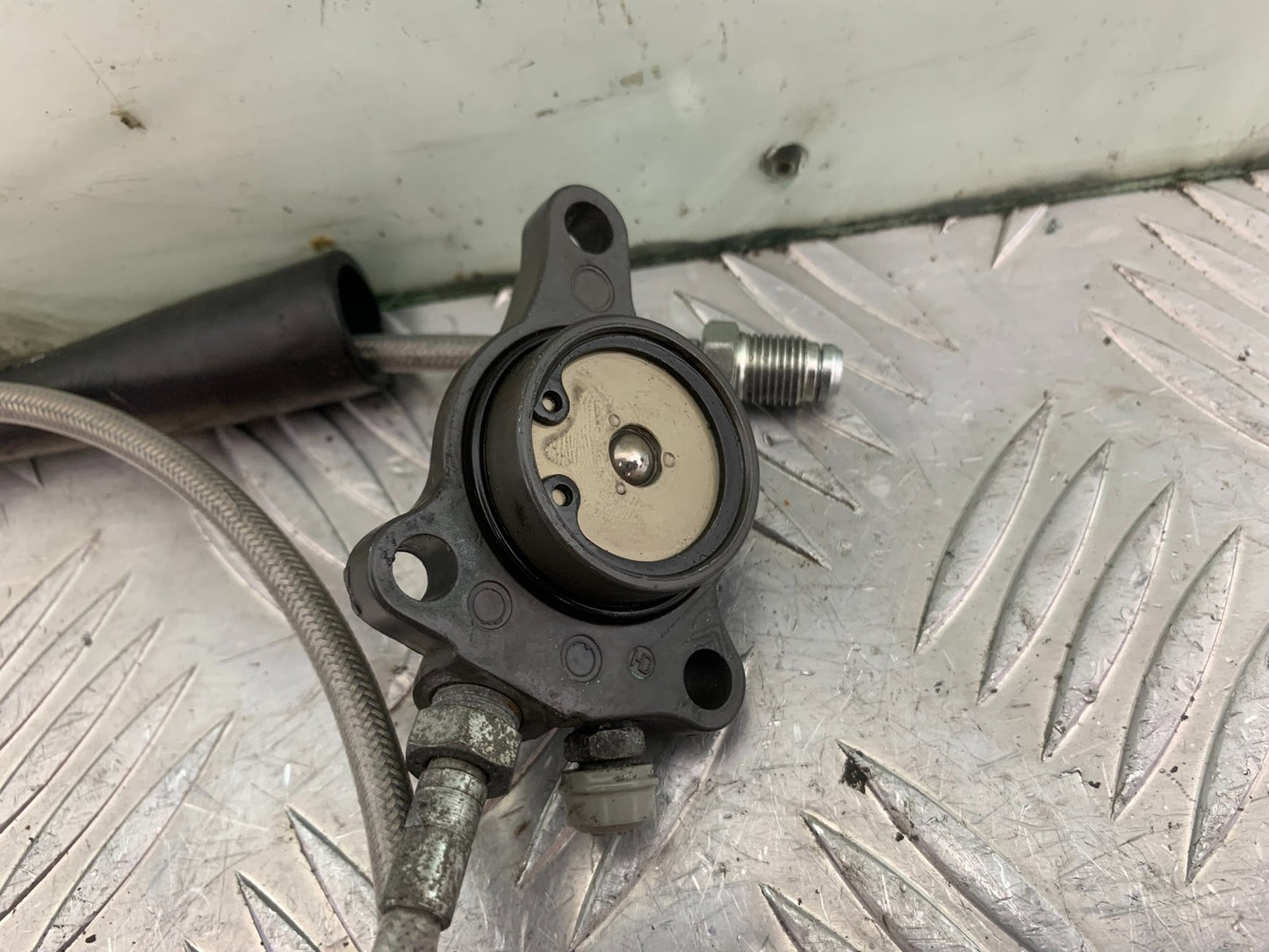 KTM 690 DUKE R LC4 CLUTCH SLAVE CYLINDER YEAR 2012-2015  (CMB1180)