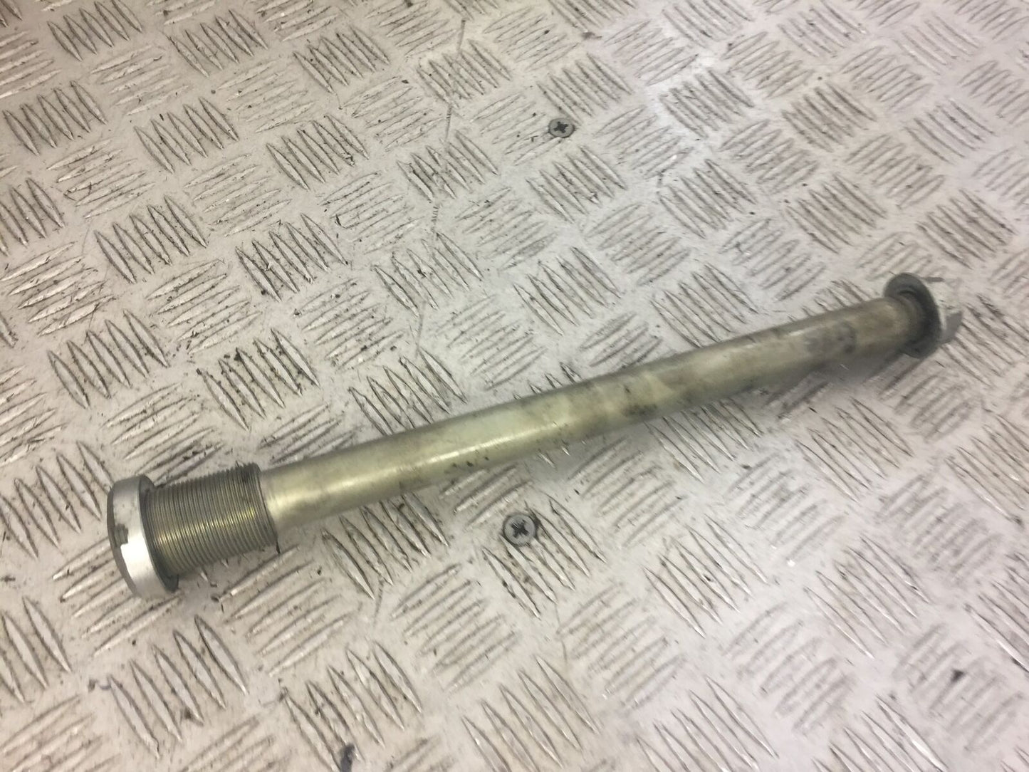 SUZUKI GSXR 750 L1 SWINGARM SPINDLE YEAR 2012-2015 (STOCK 632)