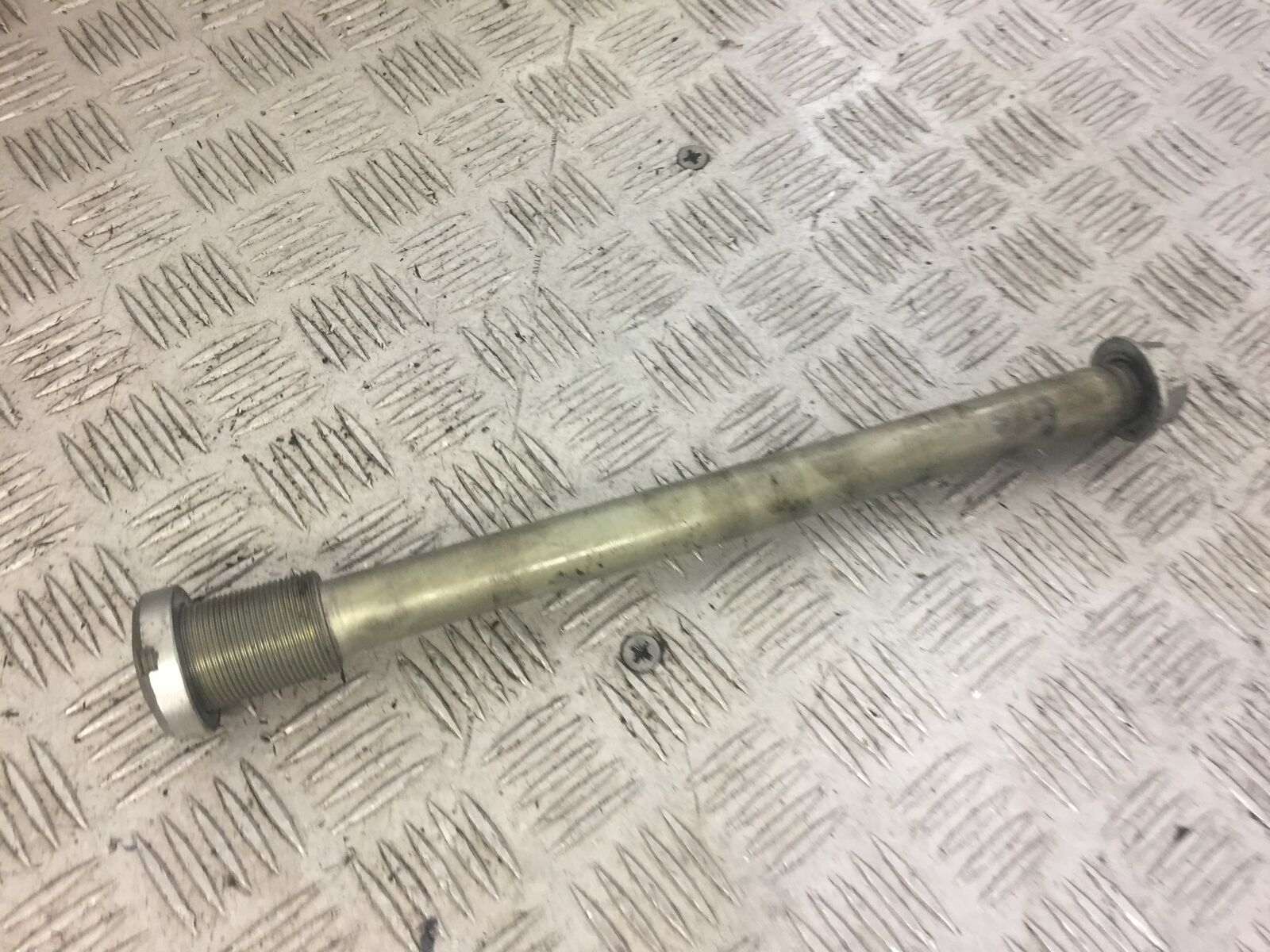 SUZUKI GSXR 750 L1 SWINGARM SPINDLE YEAR 2012-2015 (STOCK 632)