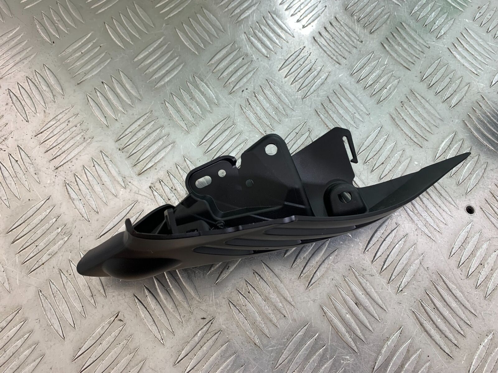 TRIUMPH 1050 SPEED TRIPLE RS TOP COWL INFILL  YEAR 2018-2020 (CMB1029)