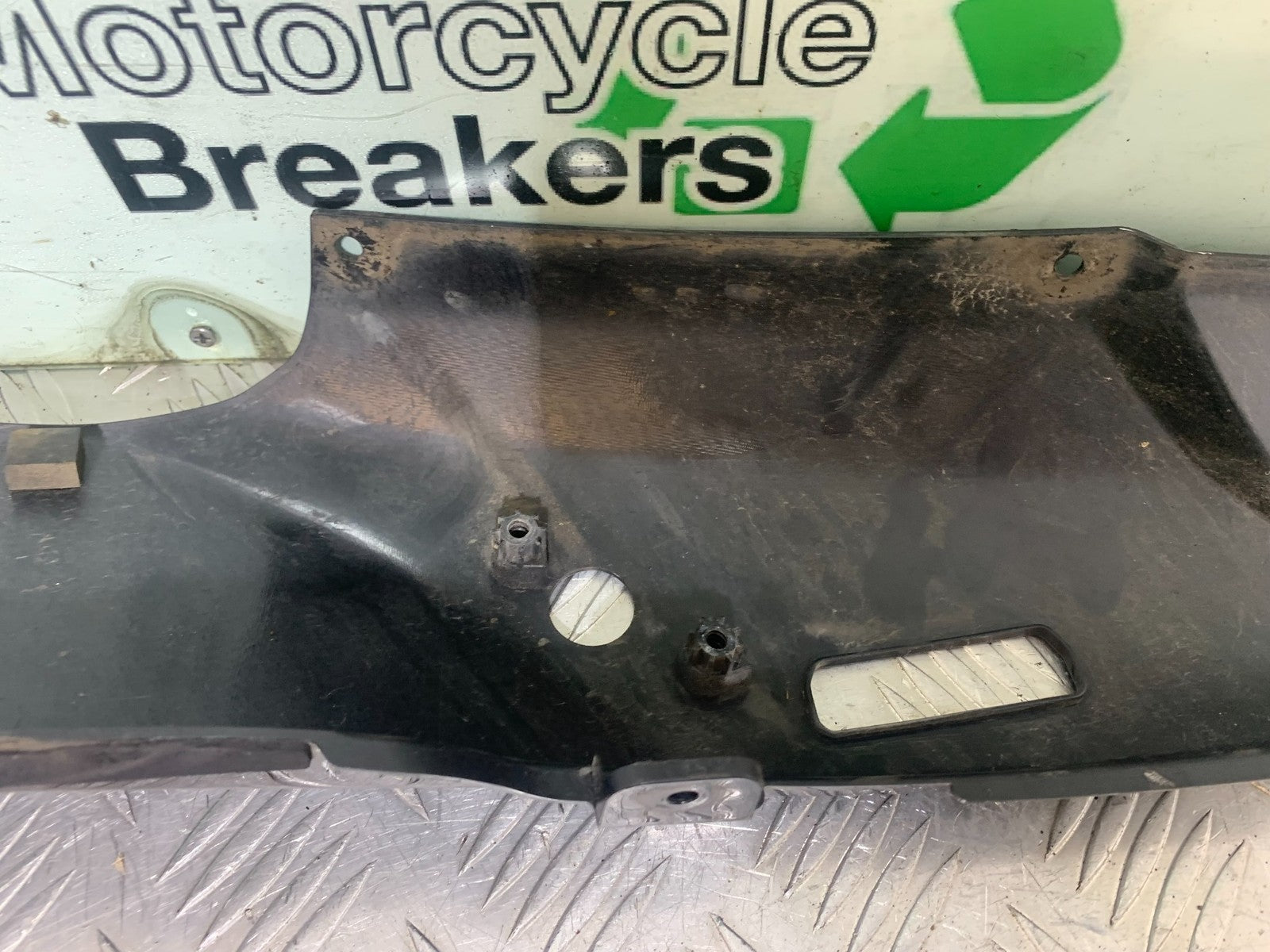 KAWASAKI GTR1400 GTR 1400 LEFT SEAT PANEL  YEAR 2007-2009 (CMB1174)