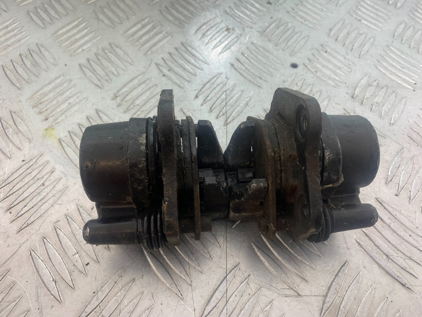 KAWASAKI GT550 GT 550 FRONT BRAKE CALIPERS  YEAR 1984-87 (CMB1141)