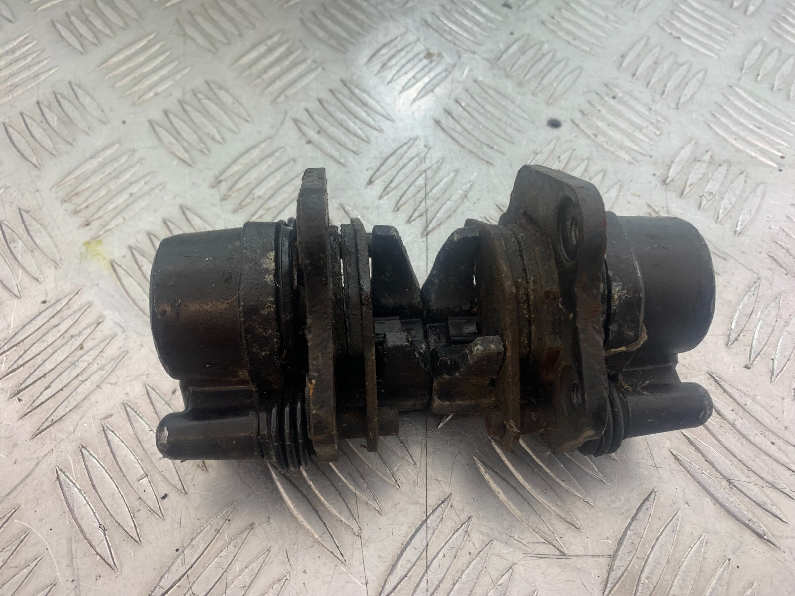KAWASAKI GT550 GT 550 FRONT BRAKE CALIPERS  YEAR 1984-87 (CMB1141)
