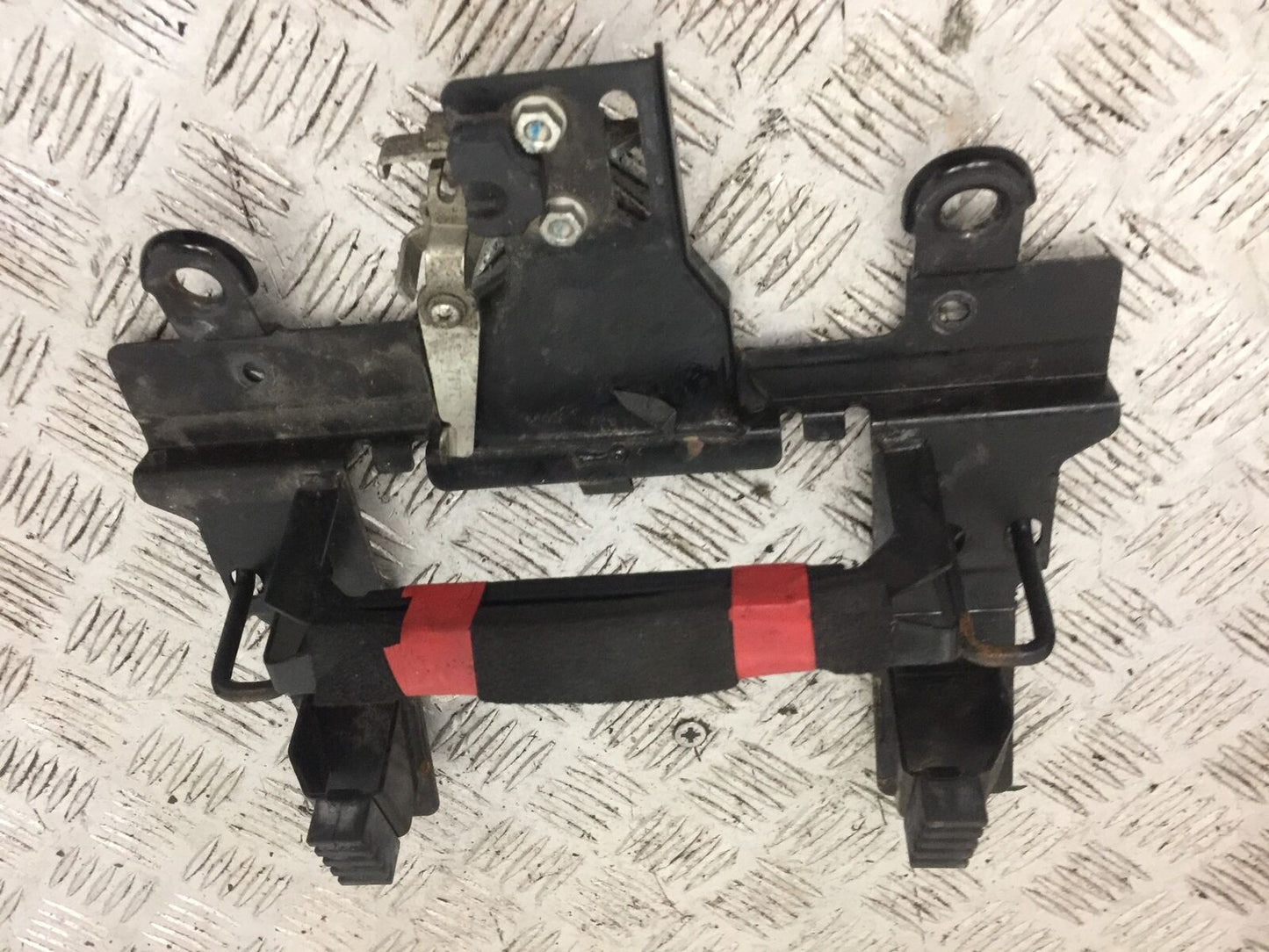 YAMAHA FZ1-N SEAT BRACKET  YEAR 2006-2012  (STOCK 787)