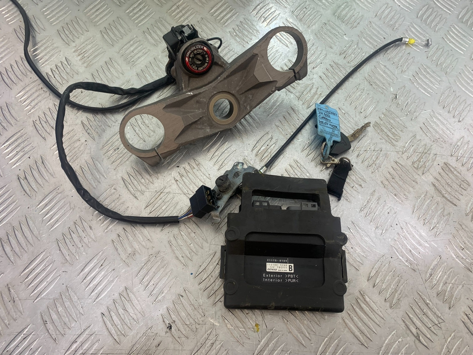 KAWASAKI ZX6R ZX6 R P7F P8F ECU LOCKS KEY   YEAR 2007-08 (CMB1165)