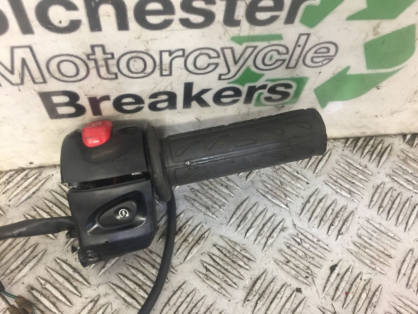YAMAHA FZ6 RIGHT SWITCH GEAR  YEAR 2005 (STOCK 473)