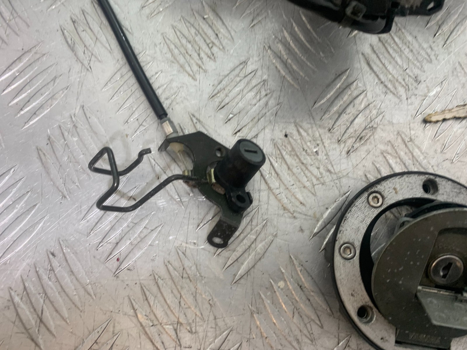 YAMAHA XJ900 XJ 900 DIVERSION LOCKS AND KEY  YEAR 1994-2002(CMB1292)