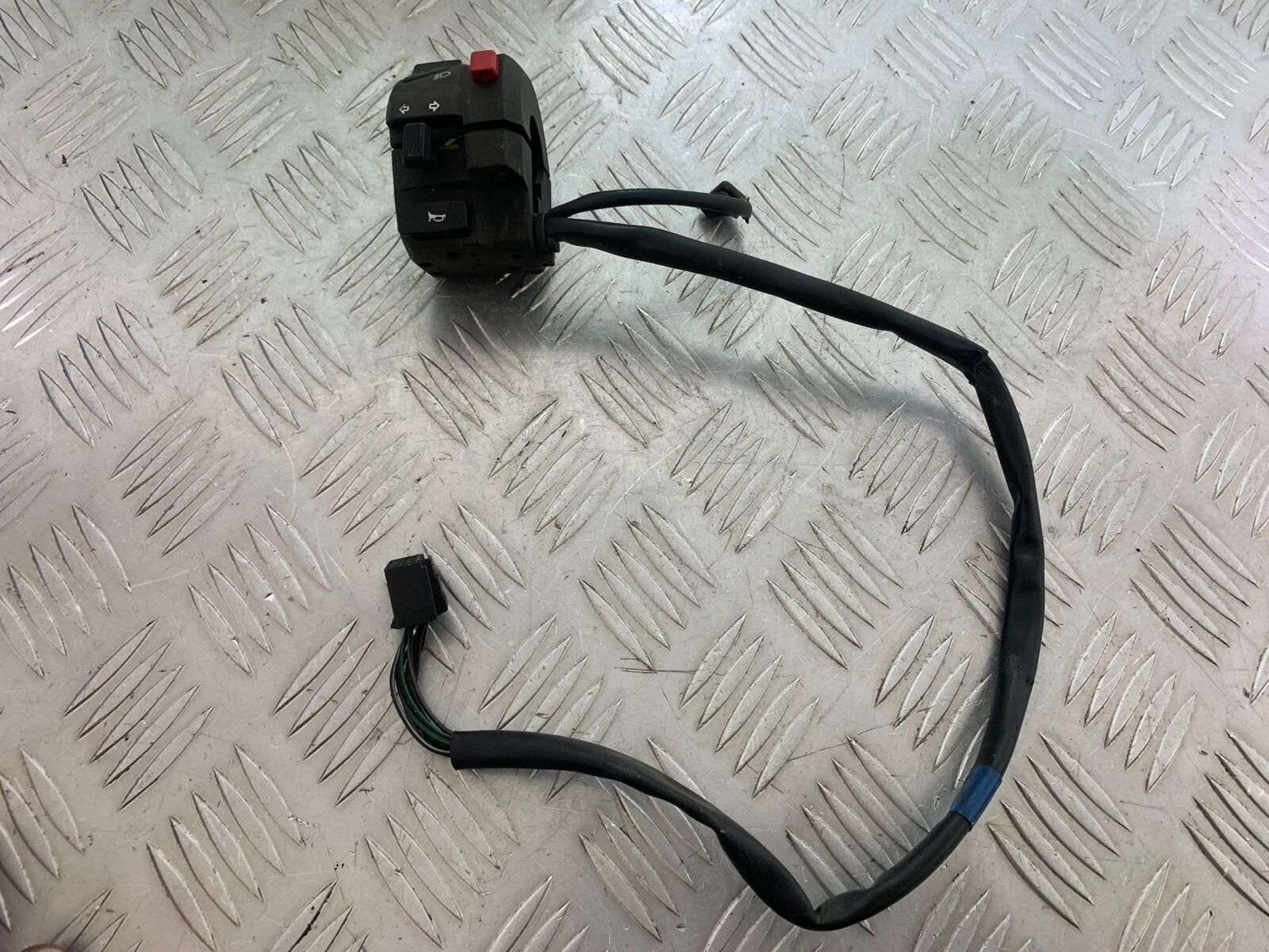 SUZUKI GSF1250 GSF 1250 BANDIT LEFT SWITCH GEAR   YEAR 2010-14 (CMB1092)