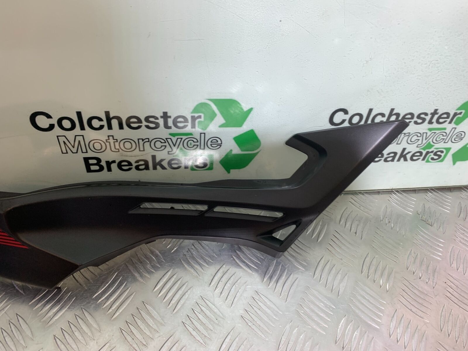 HONDA CBR650 F CBR 650F RIGHT SEAT PANEL  YEAR 2014-2017  (STOCK 998)