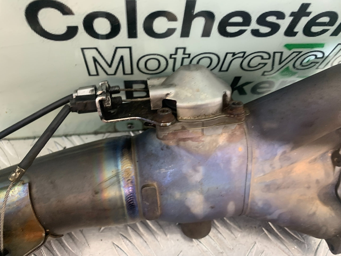 YAMAHA YZF R1 EXHAUST AND  VALVE  YEAR 2004-2006 (CMB1155)