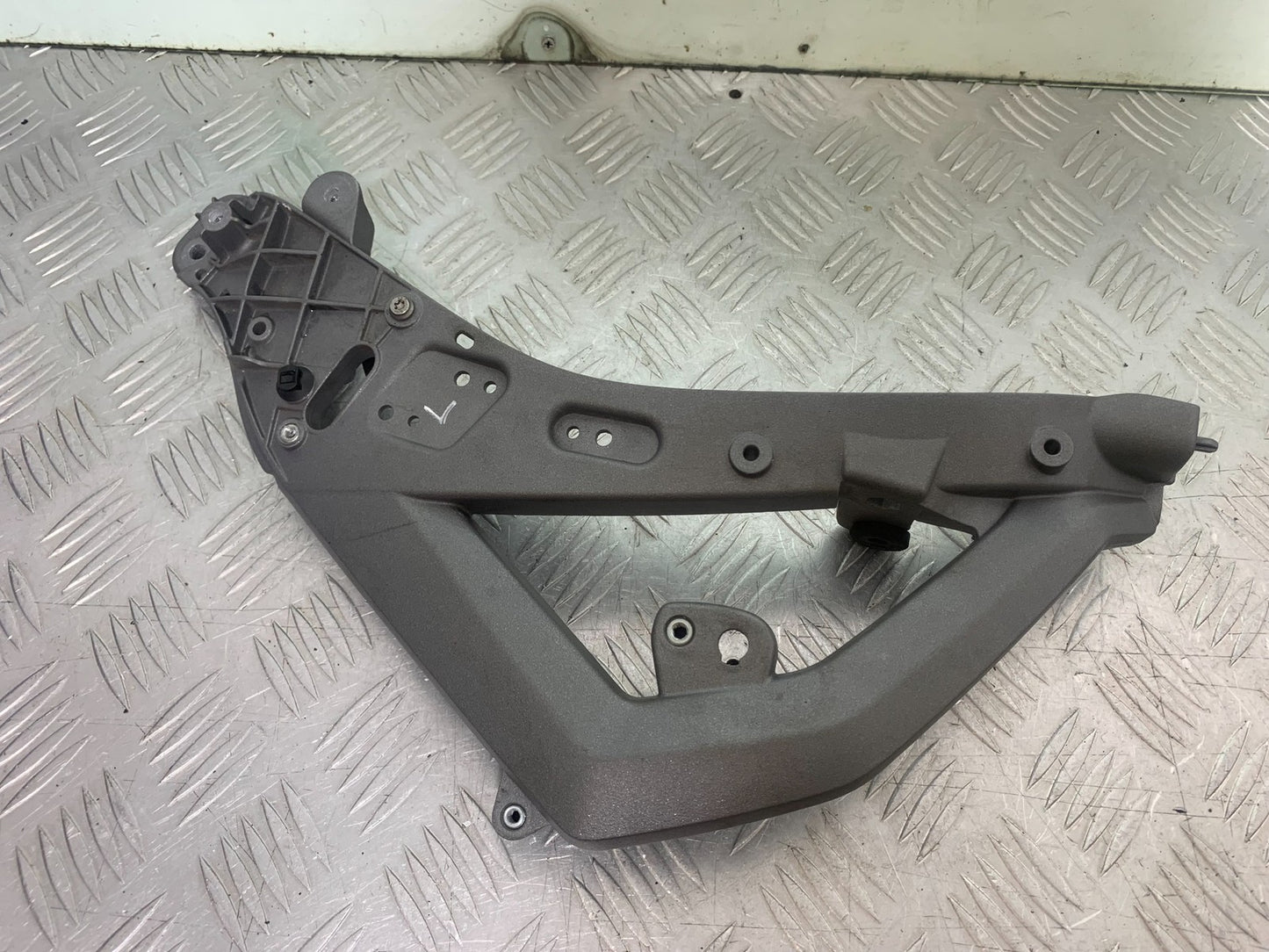 BMW R1200 R 1200 GS LEFT FAIRING BRACKET  YEAR 2013-2016 (CMB1257)