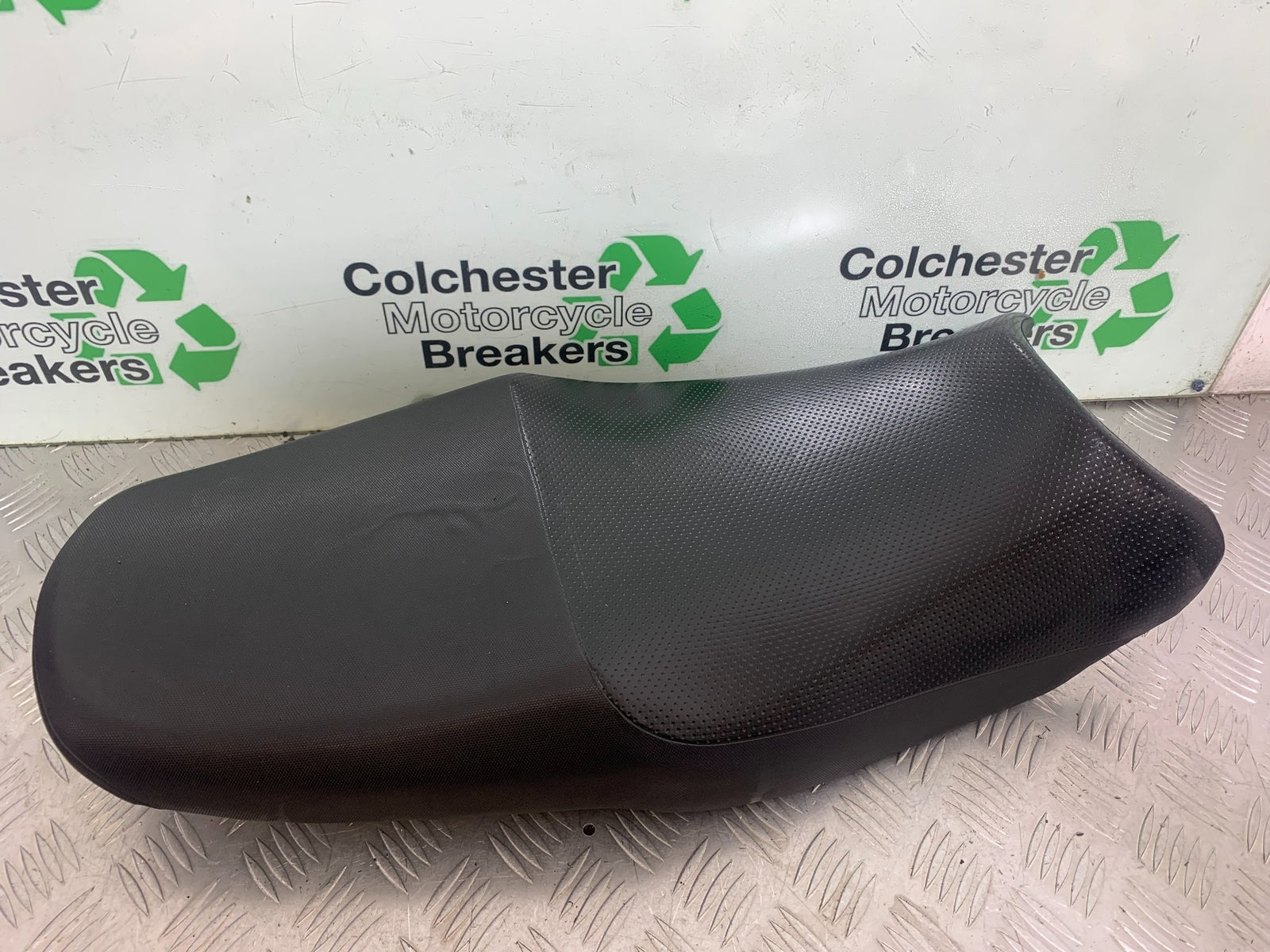 SUZUKI GSF600 GSF 600 BANDIT SEAT  YEAR 2001-2003 (CMB1157)