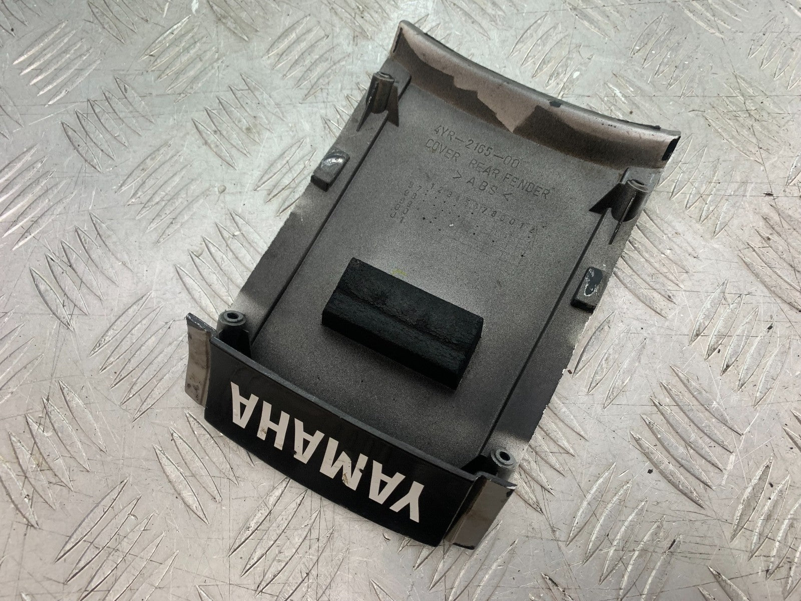 YAMAHA FZS600 FAZER 600 TAIL PIECE JOINER   YEAR 1998-2001 (CMB1267)