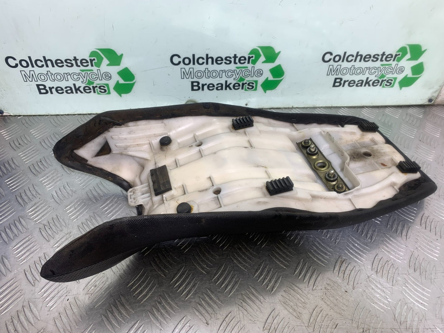 SUZUKI GS500 GS 500 SEAT   YEAR 2001-2008 (CMB1254)
