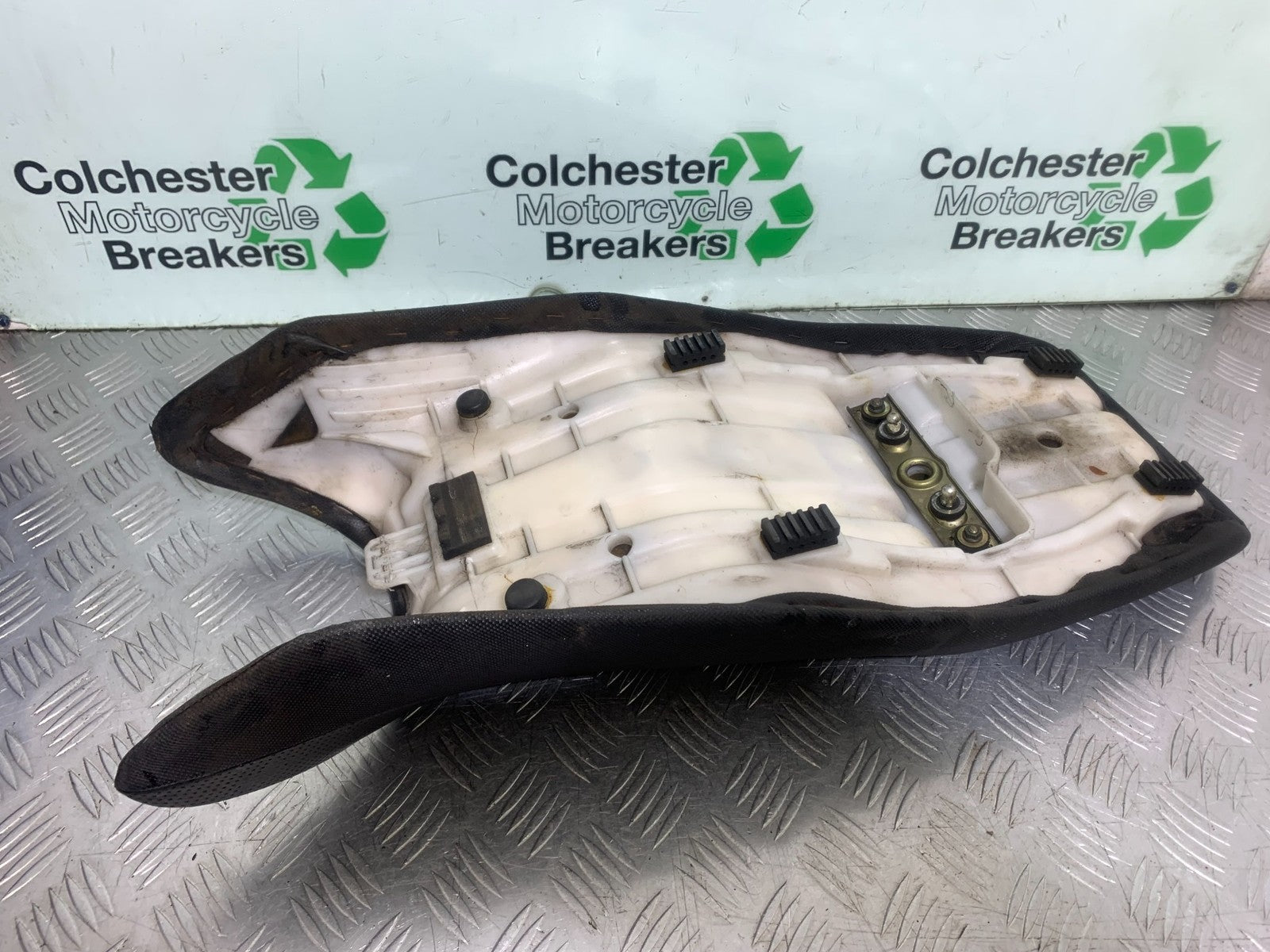 SUZUKI GS500 GS 500 SEAT   YEAR 2001-2008 (CMB1254)