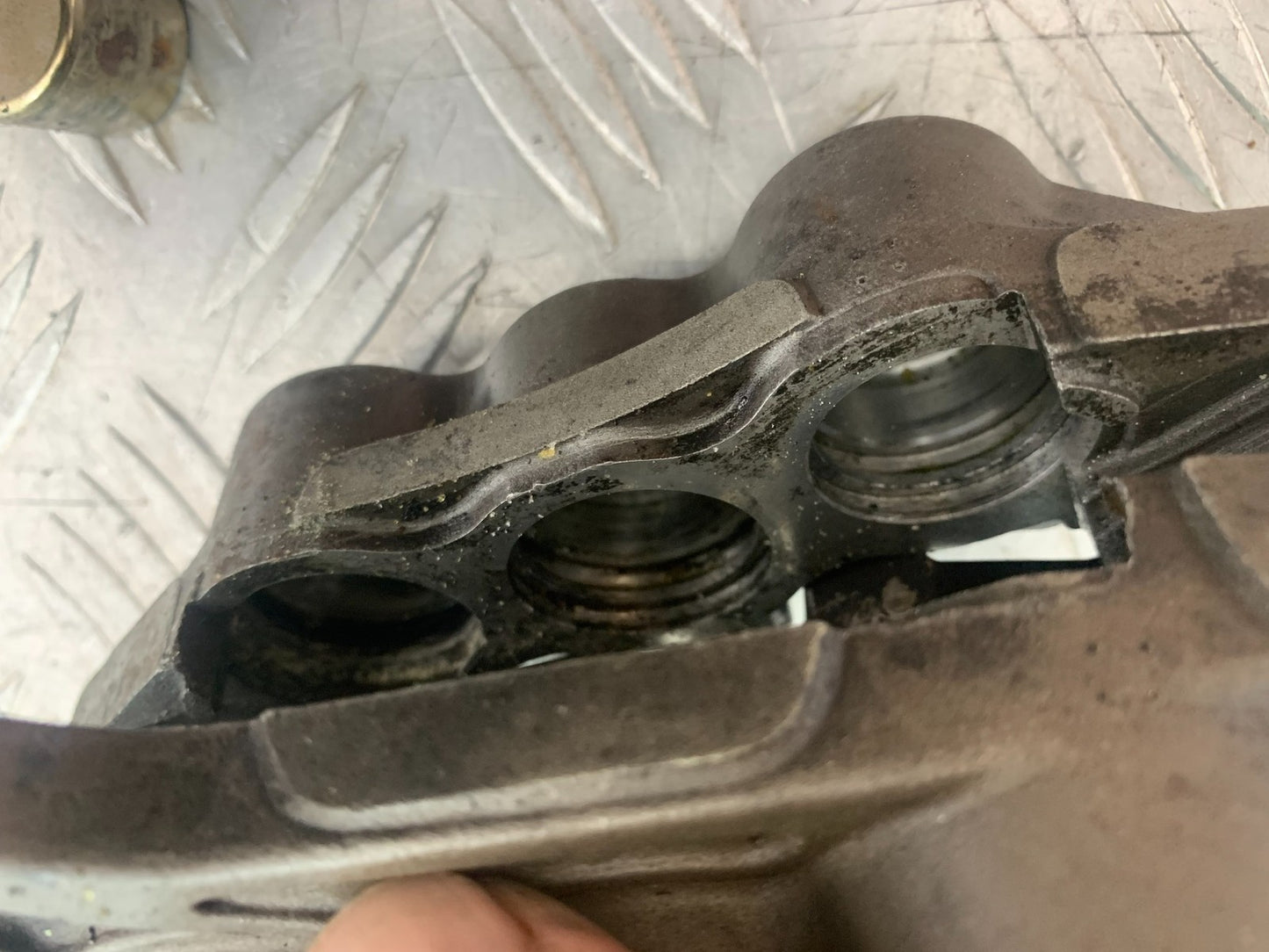 KAWASAKI ZX9R ZX9 E1 FRONT RIGHT CALIPER (SOLD AS PARTS)  YEAR 2000-01 (CMB1171)