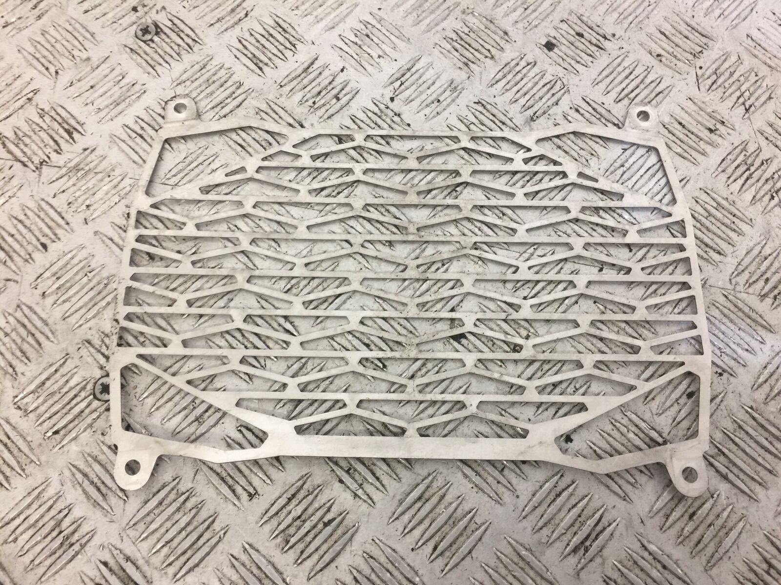 KAWASAKI Z400 Z 400 RADIATOR COVER  YEAR 2019  (STOCK 672)